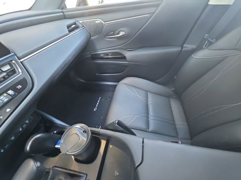 Used 2025 Lexus ES 350 Ultra Luxury w/ Accessory Package (Z1) image 6