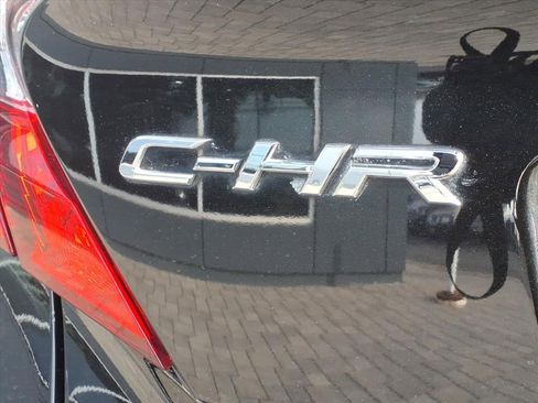 Used 2021 Toyota C-HR XLE image 18