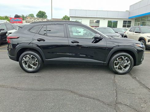 Used 2024 Chevrolet Trax LT w/ Driver Confidence Package FWD image 5