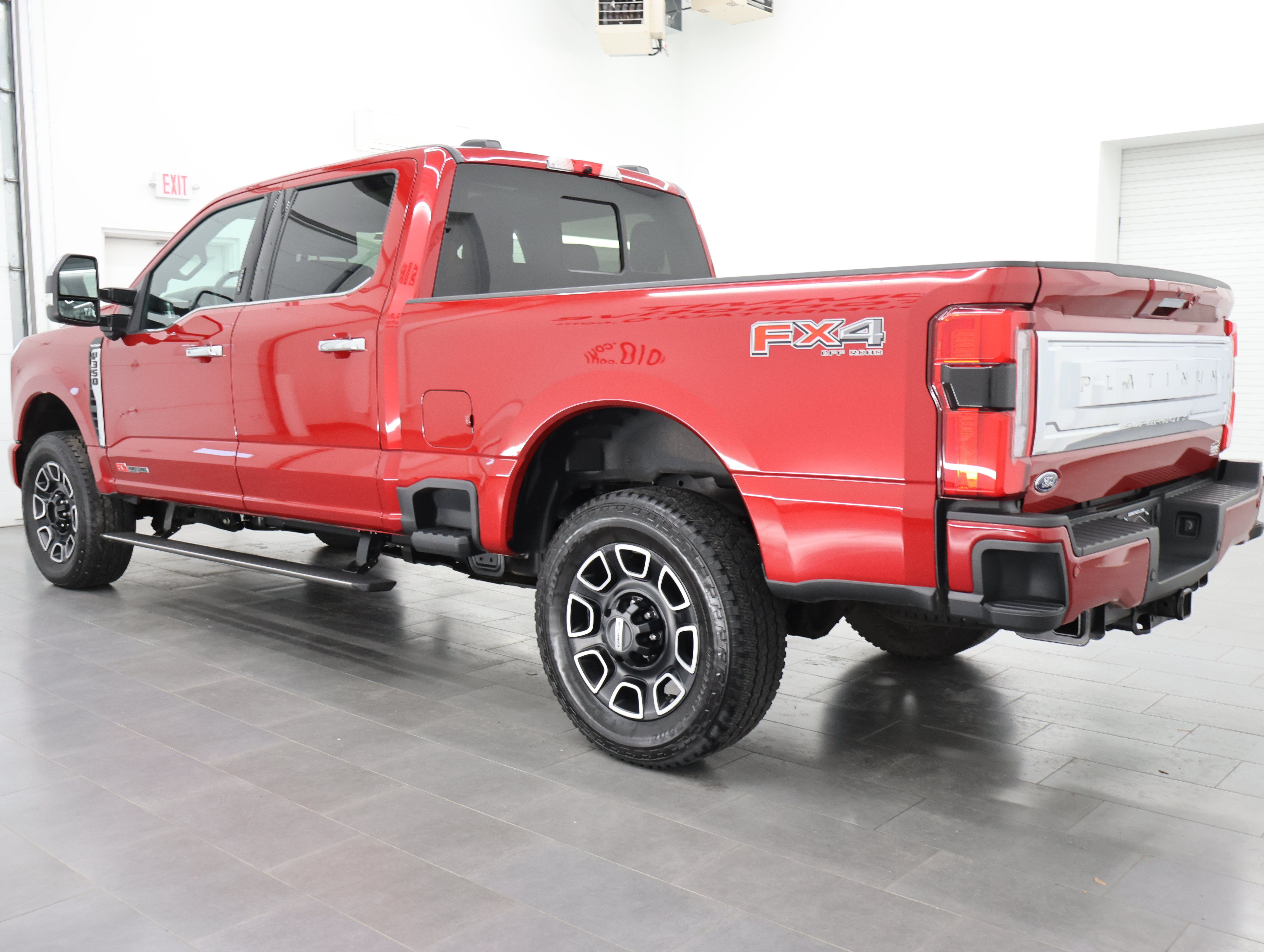 Used 2024 Ford F350 Platinum w/ FX4 Off-Road Package AWD/4WD image 6