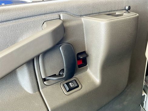 Used 2023 Chevrolet Express 2500 w/ Driver Convenience Package image 18