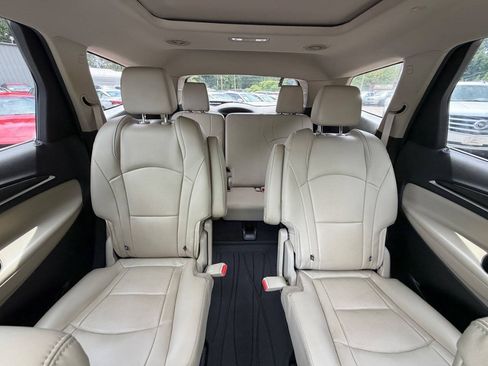 Used 2019 Buick Enclave Premium w/ Experience Buick Package FWD image 29