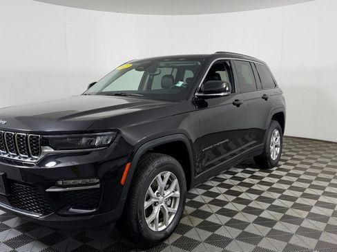 Used 2023 Jeep Grand Cherokee Limited AWD/4WD image 3