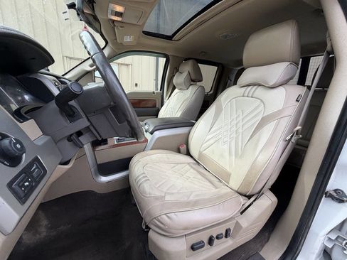 Used 2010 Ford F150 Lariat image 26