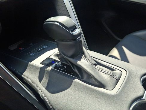 Used 2023 Toyota Venza image 14