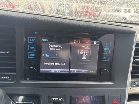 Used 2016 Toyota Sienna XLE w/ XLE Navigation Package image 20