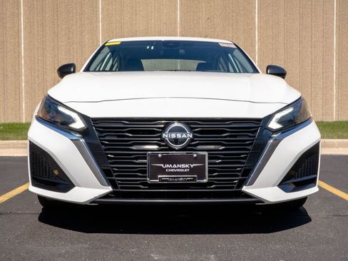 Used 2024 Nissan Altima 2.5 SV AWD/4WD image 3