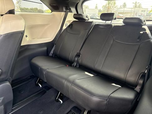 New 2026 Toyota Sienna Platinum AWD/4WD image 31