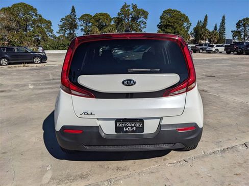 Used 2020 Kia Soul LX image 8