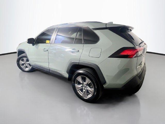 Used 2022 Toyota RAV4 XLE AWD/4WD image 6