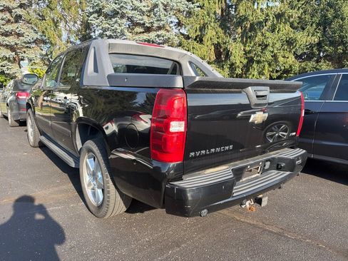 Used 2008 Chevrolet Avalanche LTZ w/ LTZ Preferred Equipment Group AWD/4WD image 2