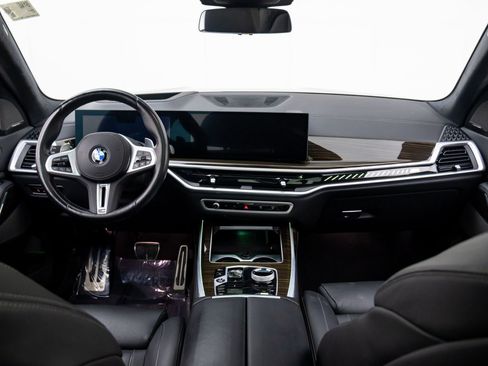 Used 2024 BMW X7 M60i w/ Executive Package image 9