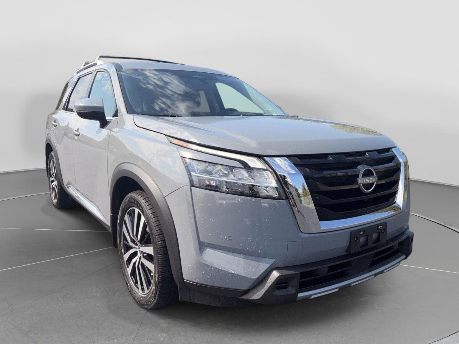 Used 2023 Nissan Pathfinder Platinum AWD/4WD image 4