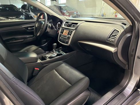 Used 2017 Nissan Altima 2.5 SR w/ Midnight Edition Package FWD image 35