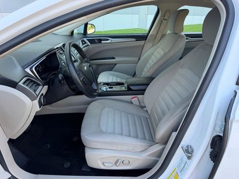 Used 2019 Ford Fusion SE FWD image 25