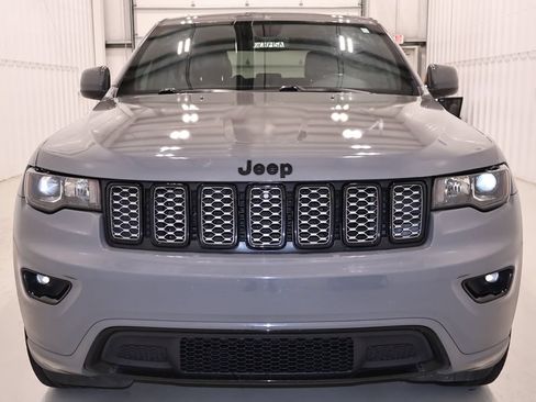 Used 2020 Jeep Grand Cherokee Altitude AWD/4WD image 5