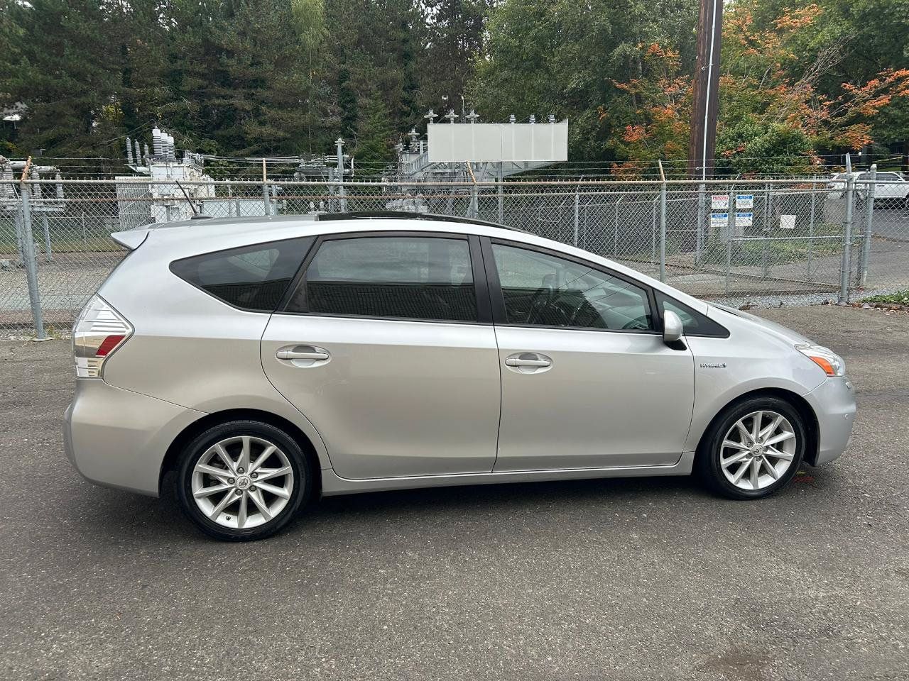 Used 2012 Toyota Prius V Five FWD image 4