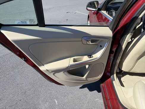 Used 2015 Volvo S60 T5 Platinum image 22