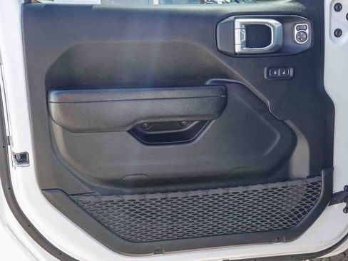 Certified 2022 Jeep Gladiator Sport image 19