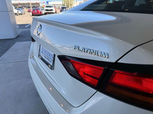 Used 2019 Nissan Altima 2.5 Platinum image 6