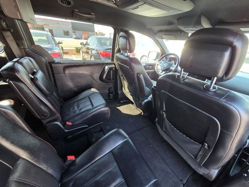 Used 2018 Dodge Grand Caravan GT image 17