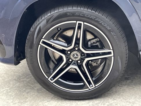 Certified 2025 Mercedes-Benz GLS 450 4MATIC image 17