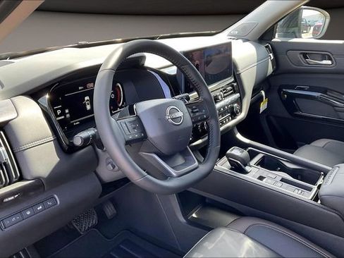 New 2026 Nissan Pathfinder Platinum image 7