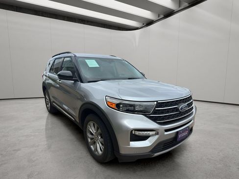 Used 2023 Ford Explorer XLT w/ Equipment Group 202A AWD/4WD image 7