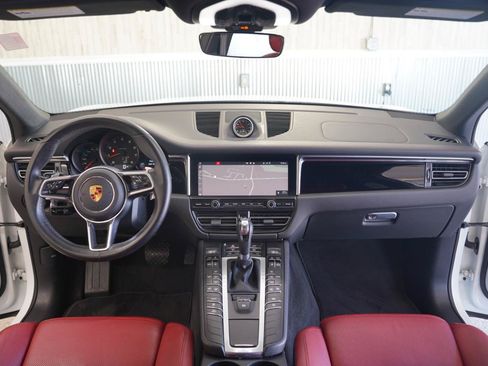 Used 2020 Porsche Macan AWD/4WD image 17