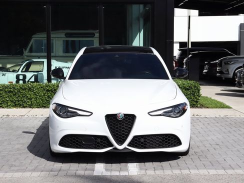 Used 2022 Alfa Romeo Giulia Veloce image 3
