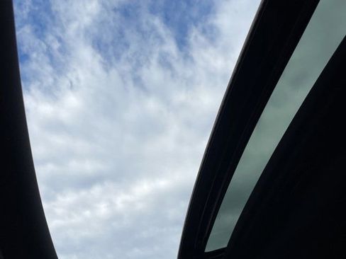 Used 2021 Toyota Highlander XLE image 9