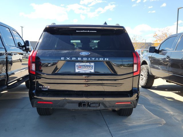 Used 2025 Ford Expedition Active AWD/4WD image 2