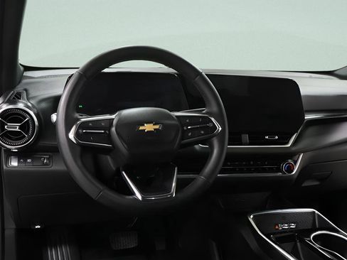 Used 2025 Chevrolet Equinox LT w/ Convenience Package II image 6