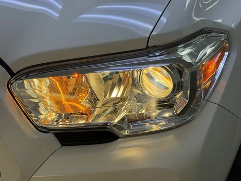 Used 2021 Toyota Tacoma SR AWD/4WD image 33