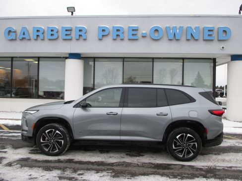 Used 2025 Buick Enclave Sport Touring image 3