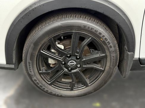 Used 2024 Nissan Kicks SR w/ SR Premium Package FWD image 9