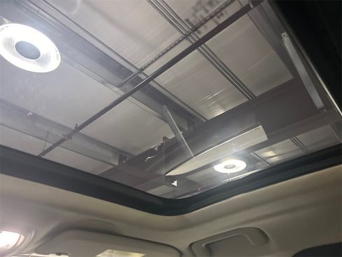 Certified 2025 Volvo XC40 B5 Core image 25