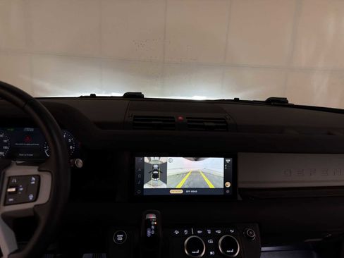 Used 2023 Land Rover Defender 90 S image 15