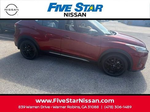 Used 2023 Nissan Kicks SR w/ SR Premium Package FWD image 6