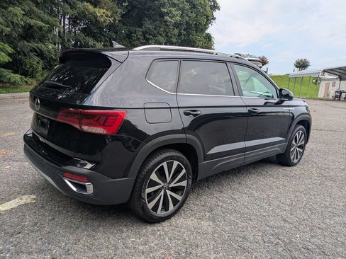 Certified 2024 Volkswagen Taos SE FWD image 4