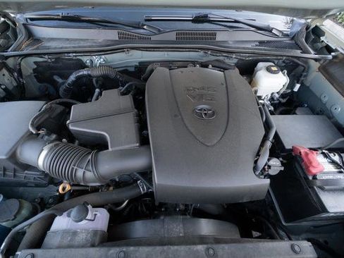 Used 2023 Toyota Tacoma TRD Off-Road image 10