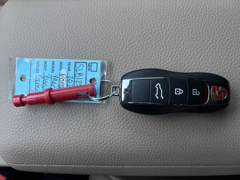 Certified 2025 Porsche Macan image 21