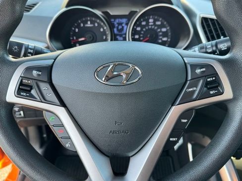 Used 2016 Hyundai Veloster Base image 16