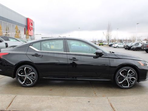 New 2025 Nissan Altima 2.5 SR image 3