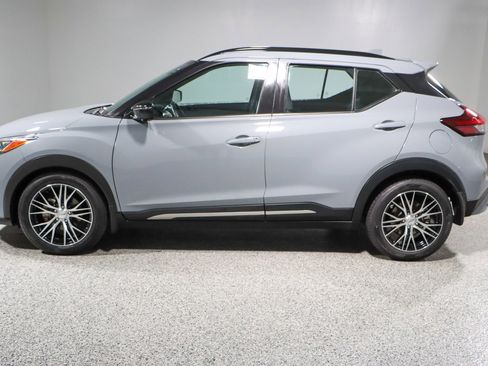 Used 2021 Nissan Kicks SR image 10