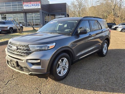 Used 2022 Ford Explorer XLT w/ Equipment Group 202A image 24