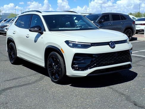 New 2026 Volkswagen Tiguan SE R-Line image 1