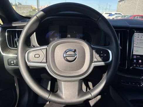 Used 2022 Volvo XC60 B5 Momentum w/ Protection Package Premier FWD image 17