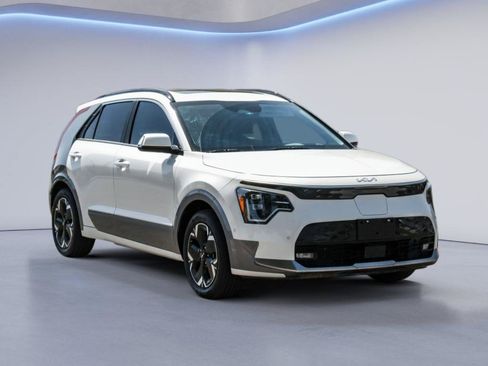Used 2023 Kia Niro Wave FWD image 3