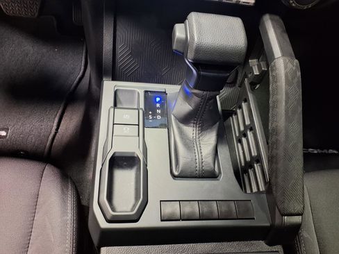 Used 2025 Toyota Tacoma SR image 17